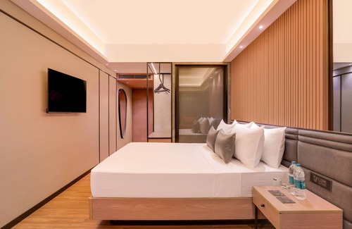 Malad West Hotel | Lemon Tree Premier Malad Mumbai