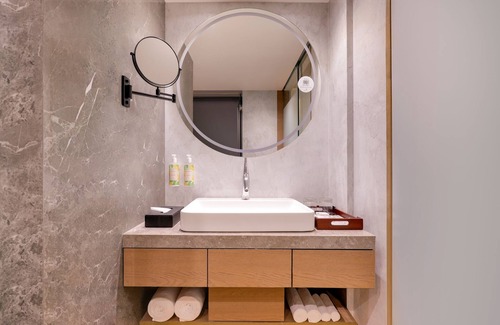 Malad West Hotel | Lemon Tree Premier Malad Mumbai