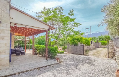 Fres Villa | Lemon Tree Villa with Private Pool and Starlink Internet