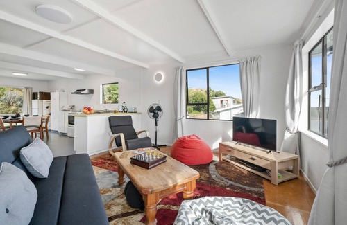 Palliser Bay House | Lendale Bach - Lake Ferry Holiday Home