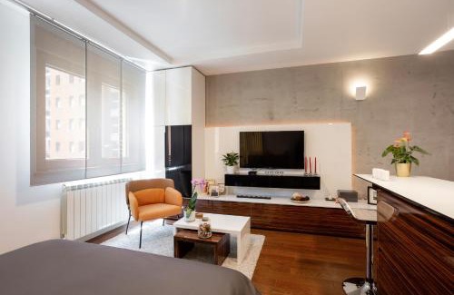 Novi Beograd Apartment | Leo Modern Urban Stay, Self Check-In, Free Garage
