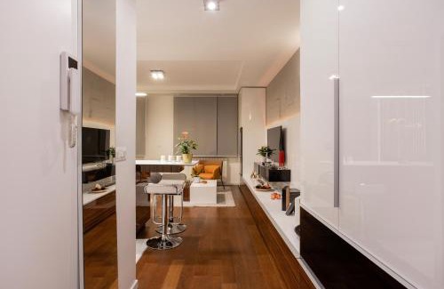 Novi Beograd Apartment | Leo Modern Urban Stay, Self Check-In, Free Garage