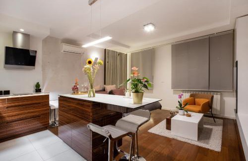 Novi Beograd Apartment | Leo Modern Urban Stay, Self Check-In, Free Garage