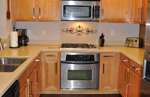North Natomas House | LePark YELLOW with Pool & Spa Next to Downtown Golden One Airport