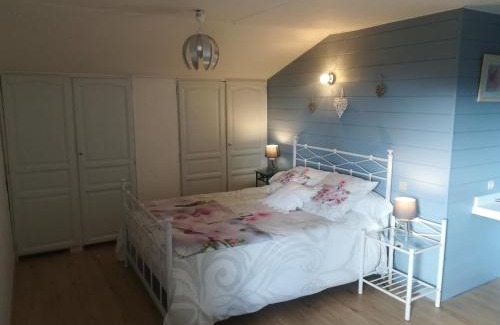 Vertheuil House | Les Arums de Fondeminjean
