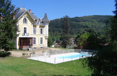 Saint-Julien-Molin-Molette Ski Chalet | Les Chalets du Domaine des Soyeux