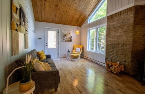 Lac-Sergent Ski Chalet | Les Chalets Tourisma - Chalet dans les bois avec lac privé - Le Colibri