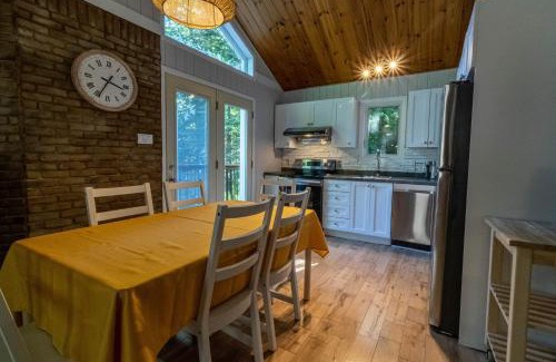 Lac-Sergent Ski Chalet | Les Chalets Tourisma - Chalet dans les bois avec lac privé - Le Colibri