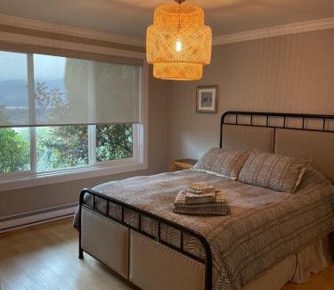 West Kelowna Estates Bed & Breakfast | Les Chambres Roses