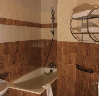Poligny Hotel | Les Charmilles