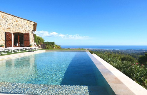 Vence Apartment | Les Citronniers apartment with charm, infinity pool and panoramic sea view