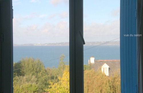 Plestin-les-Greves House | "LES COURLIS: comfortable family home, sea view, garden, beach250m away