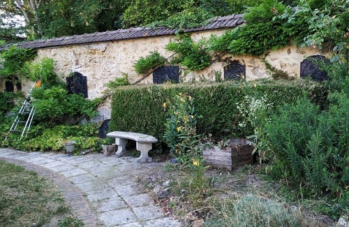 Ville-en-Selve Cottage | Les Dames de France.