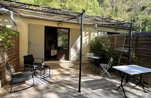 Cereste Apartment | Les Gîtes Nature en Luberon - LE Patio 2