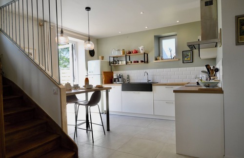 Berven House | LES GANIVELLES Family home Beach access on foot in 5' Sea view, enclosed garden