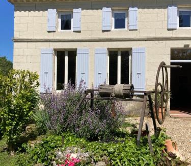 Saint-Dizant-du-Gua House | Les Ganivelles