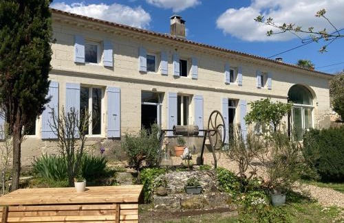 Saint-Dizant-du-Gua House | Les Ganivelles