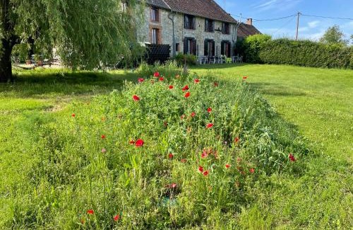Cheniers House | Les Gites de Montinazeau - set in beautiful countryside with free Wi-Fi and heated 5m plunge pool