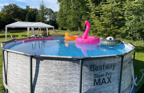 Cheniers House | Les Gites de Montinazeau - set in beautiful countryside with free Wi-Fi and heated 5m plunge pool