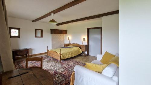 Bievre Bed & Breakfast | Les HerbesFolles de Oizy
