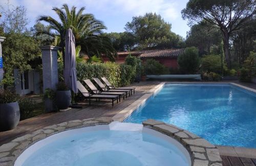 Roquebrune-sur-Argens Bed & Breakfast | Les Mayombes
