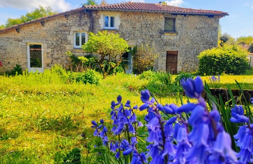 Villiers-le-Roux House | Les Murmures de Charente, a haven of peace, warmth and rejuvenation.