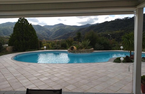 Saint-Fortunat-sur-Eyrieux Bed & Breakfast | les petites roches