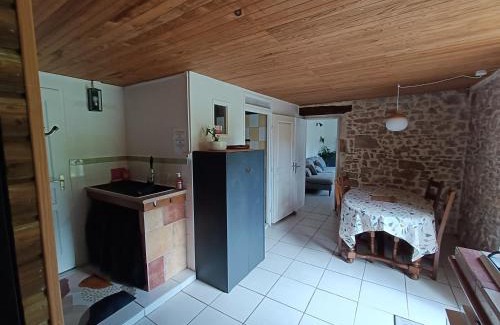 Lachapelle-Auzac House | Les Pieds dans l'eau, Gîte la Source