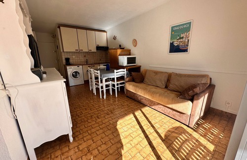 Le Grau-Du-Roi Apartment | LES PINEDES - Un jardin fleuri à côté de la plage