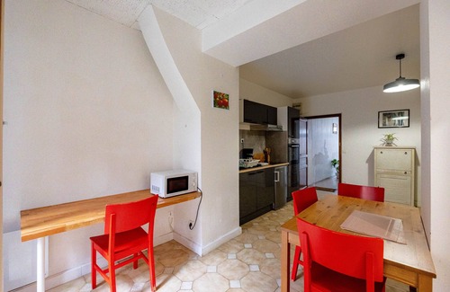 Villemur-sur-Tarn Apartment | Les Platanes - One Bedroom Apartment, Sleeps 4