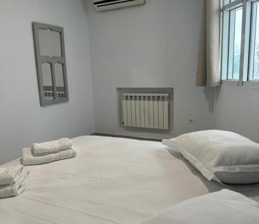 Sfax Apartment | Les portes grisées
