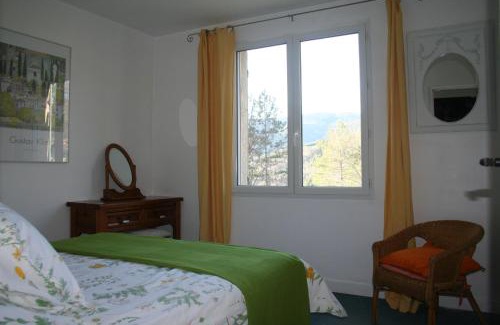 Saint-Etienne-de-Gourgas Bed & Breakfast | Les Rochers