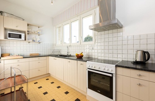 Saint-Jacut-de-la-Mer Villa | Les Rochettes. Charming 3* villa with large garden.