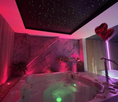 Bonneval Apartment | Les Secrets Rooms - Bonneval - Love Room - Spa et Hammam Privatif