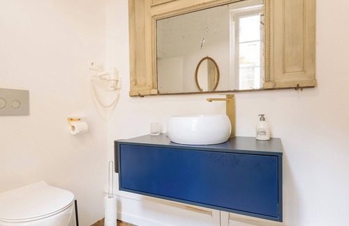 Sedan House | Les suites de Notre Dame Luxury Cottage