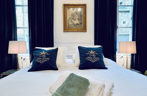 Sedan House | Les suites de Notre Dame Luxury Cottage
