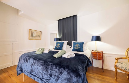 Sedan House | Les suites de Notre Dame Luxury Cottage
