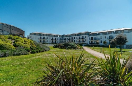 Concarneau Apartment | Les Thermes 427 - Appt avec piscine partagée