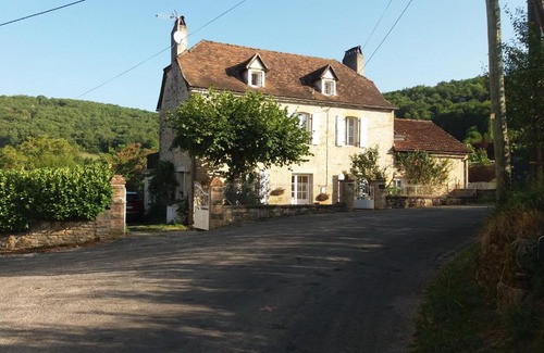Saint-Pierre-Toirac Bed & Breakfast | Les Trois Prunelles