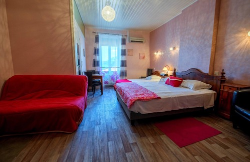 Tournon-d'Agenais Hotel | Les Voyageurs