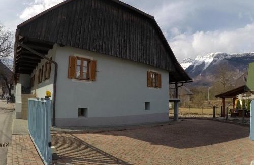 Cezsoca House | Lesjakova Domačija