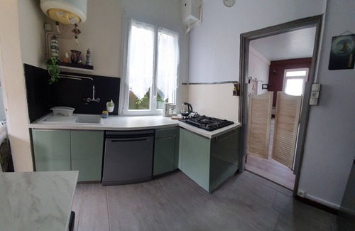 Tharon-Plage Apartment | Less than 1 minute's walk to the beach, ideal for a couple with children