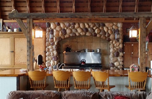 Iowa House | Let the beautiful country surround you!