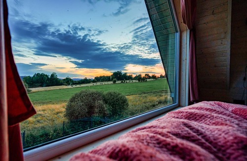 Sierpnica House | Let yourself be enchanted by the magnificent panorama in this ideally located vacation home.