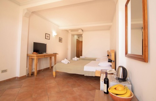 Sveti Stefan Bed & Breakfast | Levantin Inn 1-3 Room N3 Sea Side