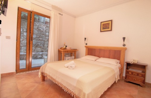 Sveti Stefan Bed & Breakfast | Levantin Inn Room N6 park view
