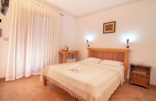 Sveti Stefan Bed & Breakfast | Levantin Inn Room N6 park view