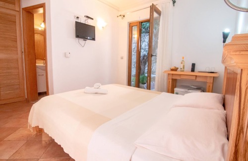 Sveti Stefan Bed & Breakfast | Levantin Inn Room N6 park view