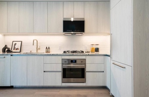 Downtown Long Beach Apartment | Level- Extended Stay Getaway. One Bedroom Suite