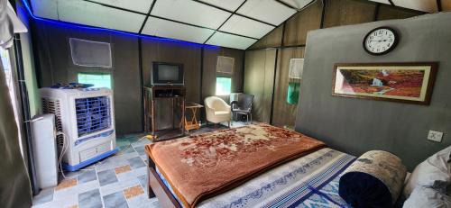 Murree Cabin | LEVEL FIVE ZERO
